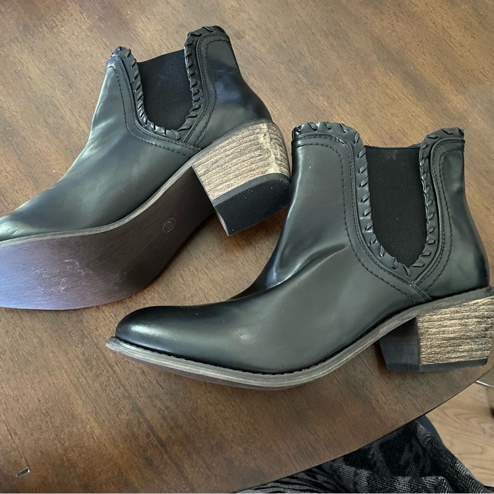 Olivia Miller Boots 8.5